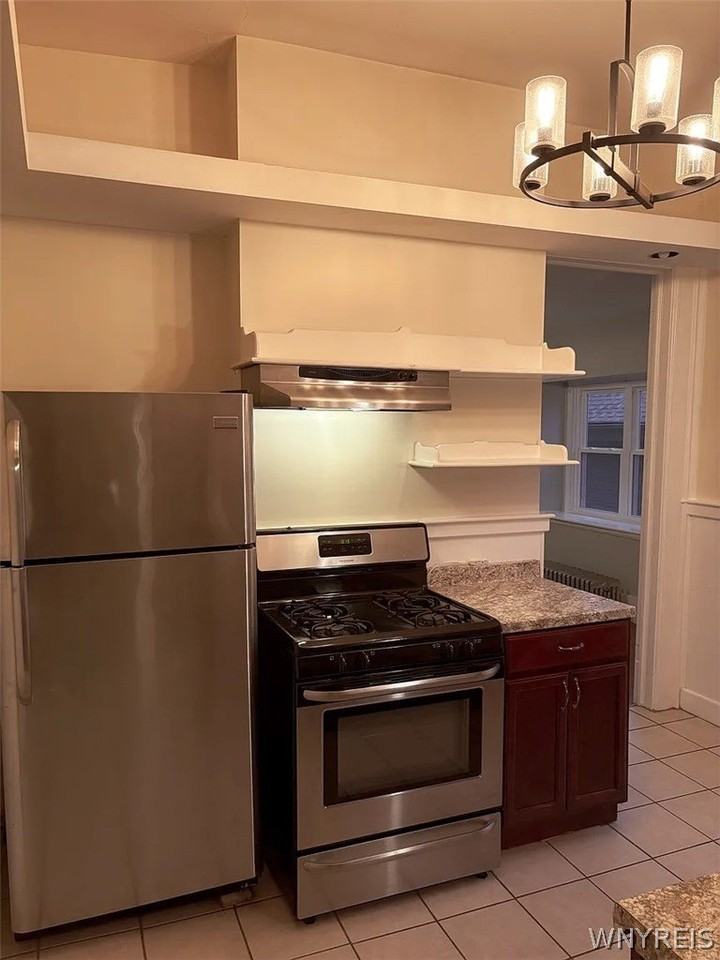 233 Pennsylvania St #3 - Photo 6 of 8