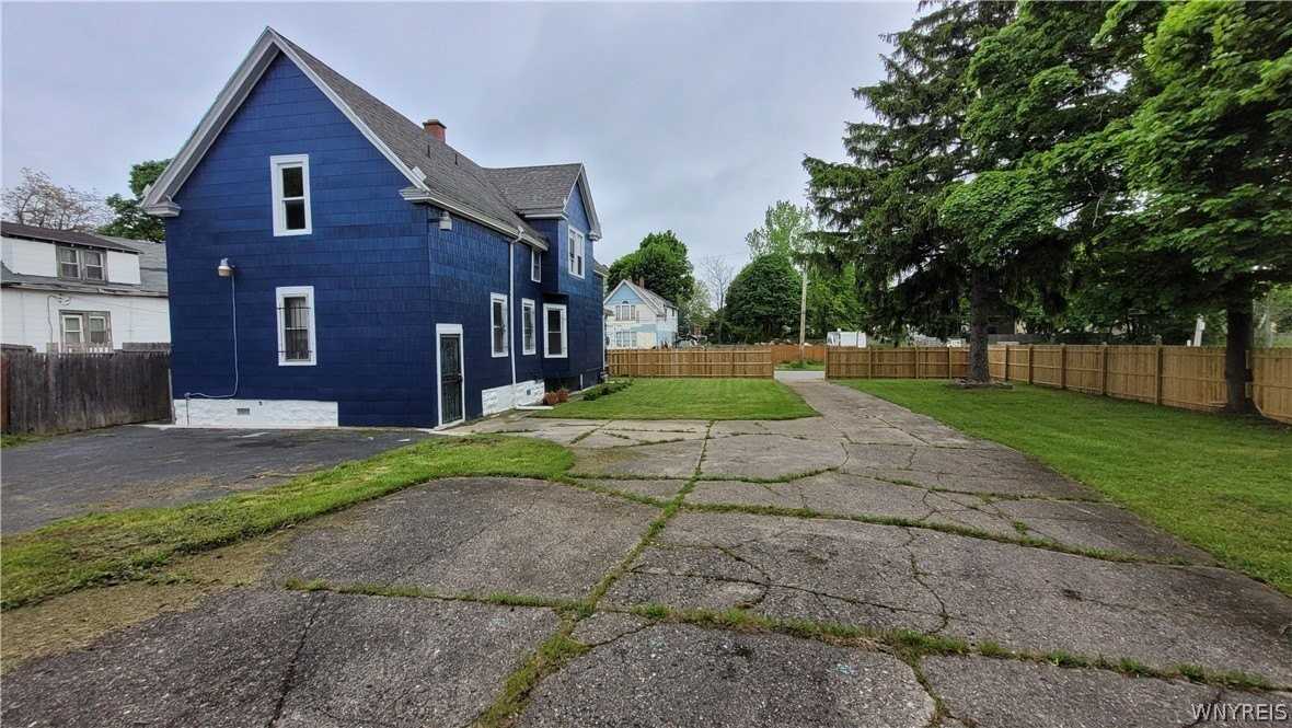 325 Box Ave - Photo 3 of 18