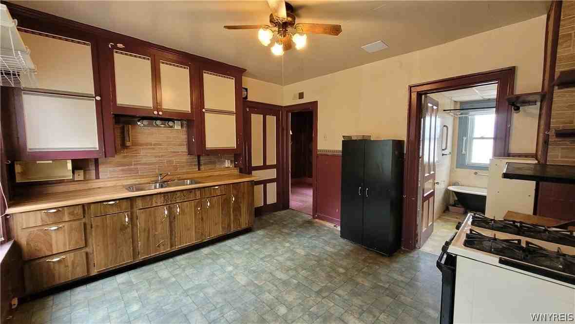 325 Box Ave - Photo 6 of 18
