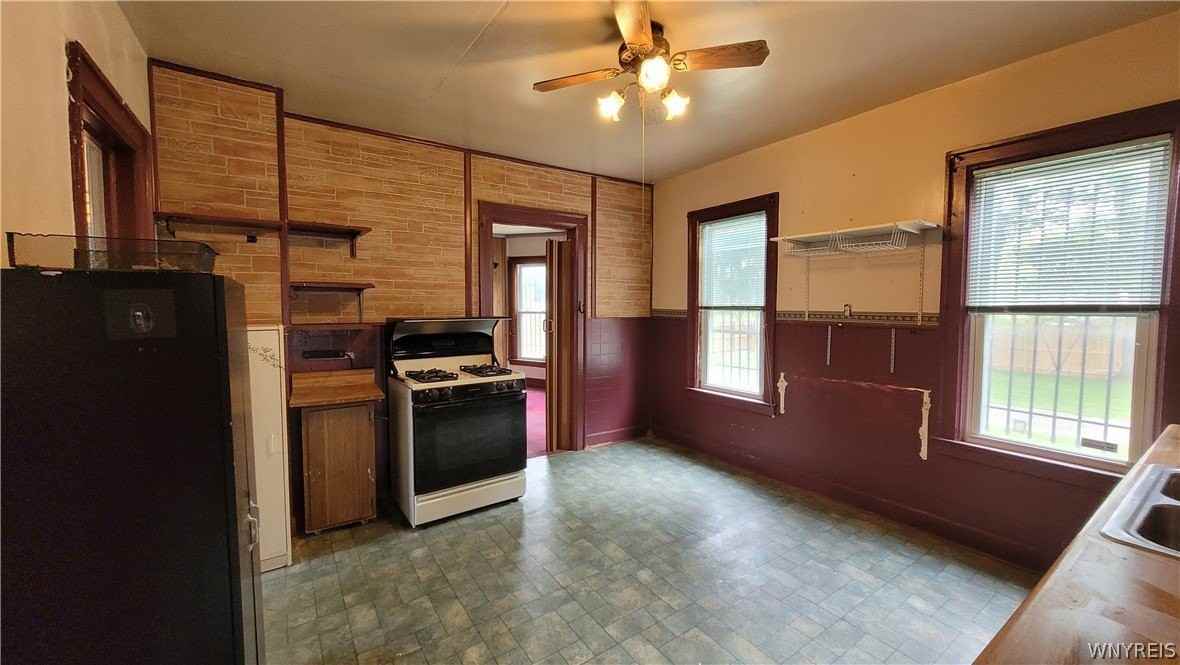 325 Box Ave - Photo 7 of 18