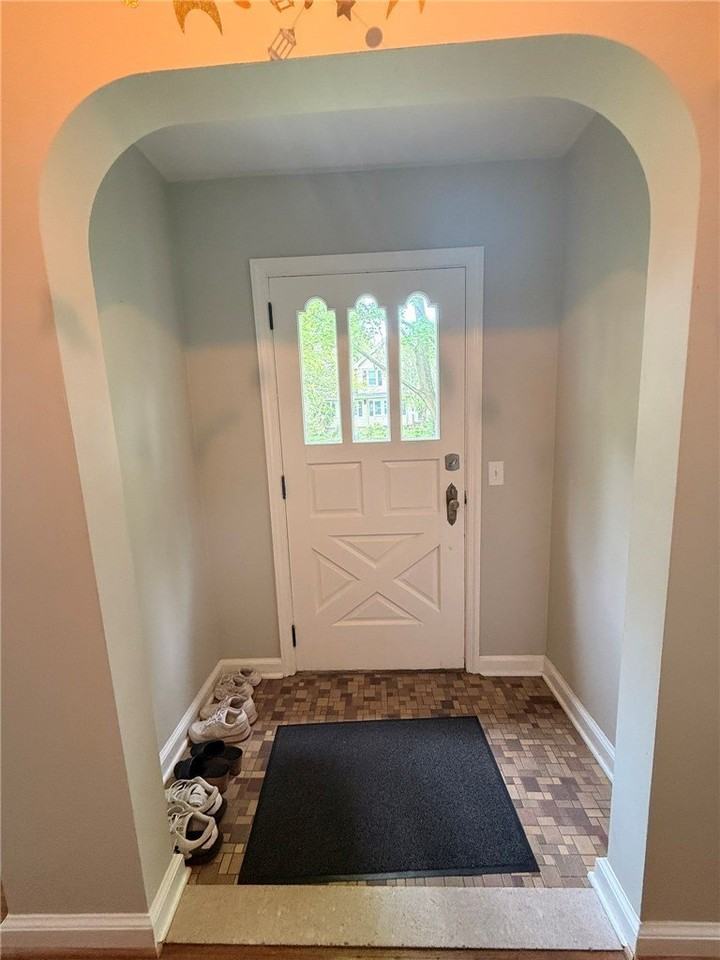 165 Orchard Dr - Photo 2 of 33