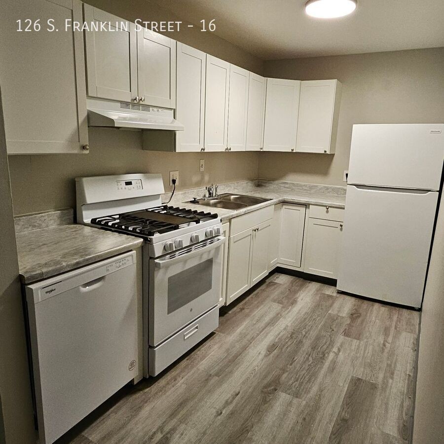 126 S Franklin St #16 - Photo 3 of 7