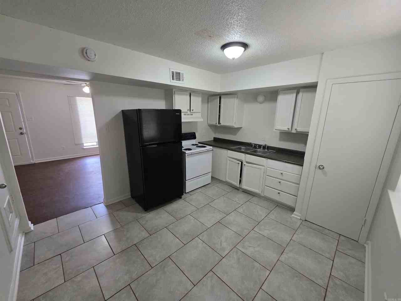 9408 Lew Cir #A - Photo 3 of 11
