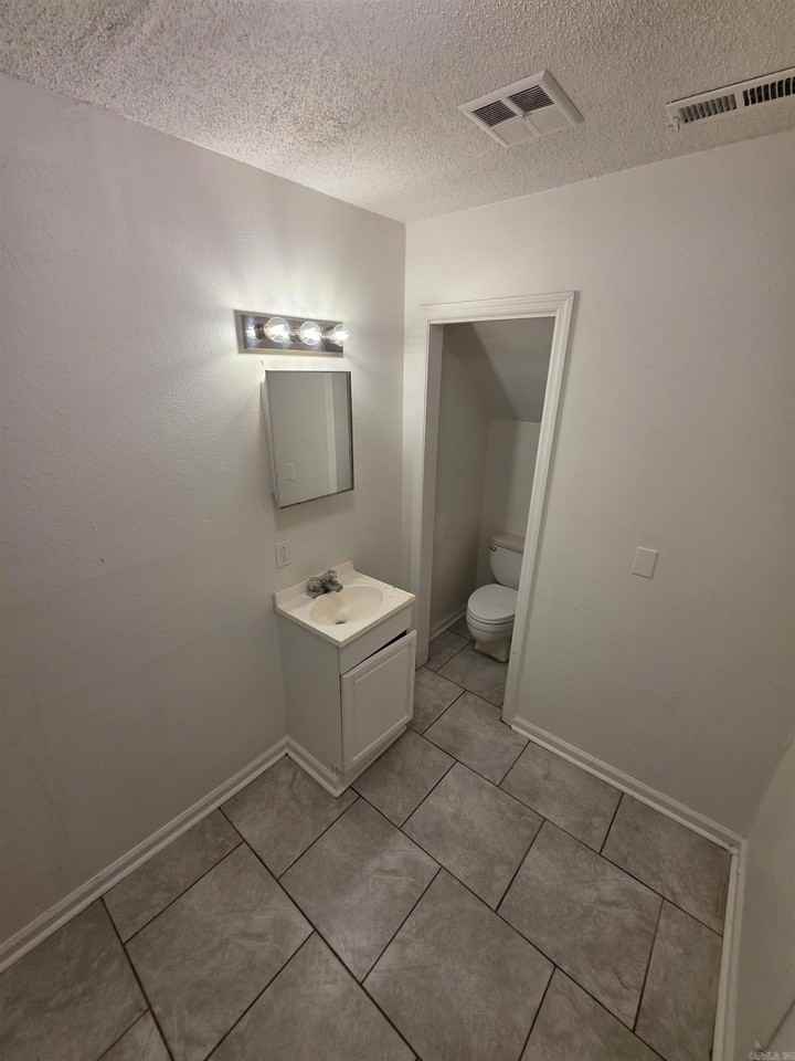 9408 Lew Cir #A - Photo 4 of 11