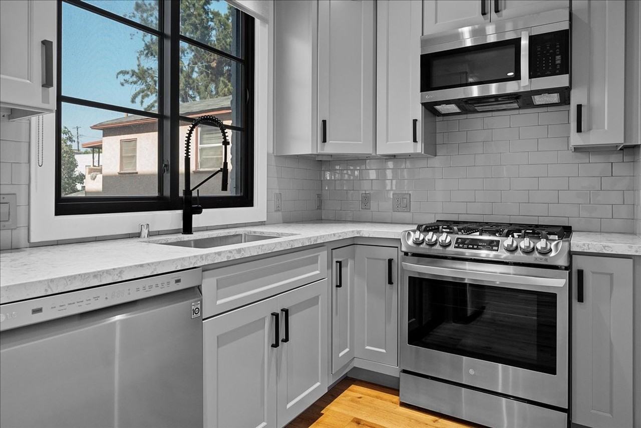 1348 S Burnside Ave #04 - Photo 4 of 21
