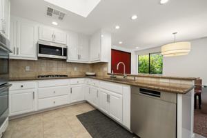featured image of 7 Dartmouth Dr