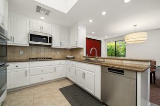 7 Dartmouth Dr - Photo 1 of 1