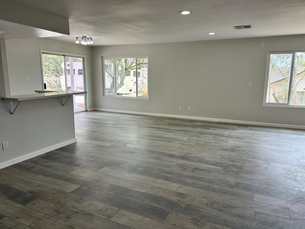 12526 Spruce St - Photo 3 of 18