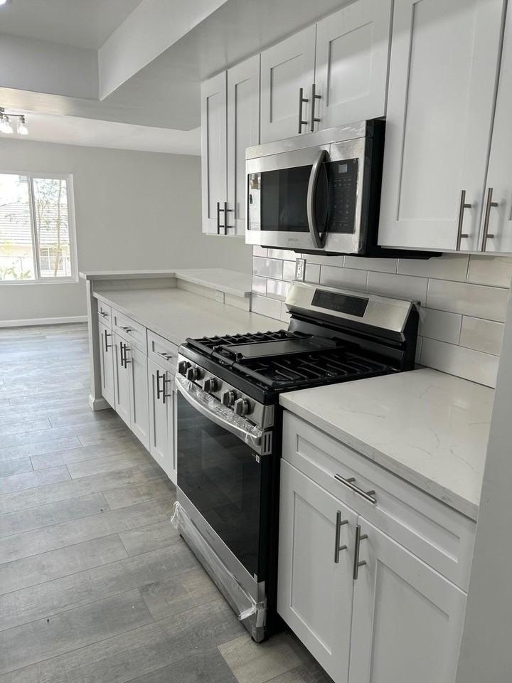 12526 Spruce St - Photo 5 of 18