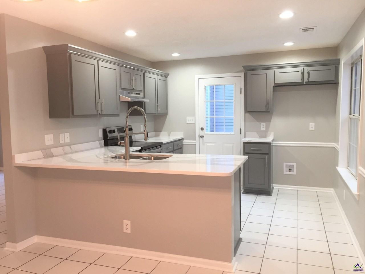 542 Loblolly Ln - Photo 7 of 22