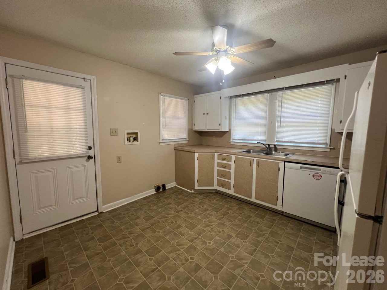 1387 Mount Ulla Hwy - Photo 5 of 8