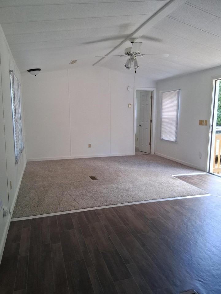 213 Enterprise St - Photo 3 of 13