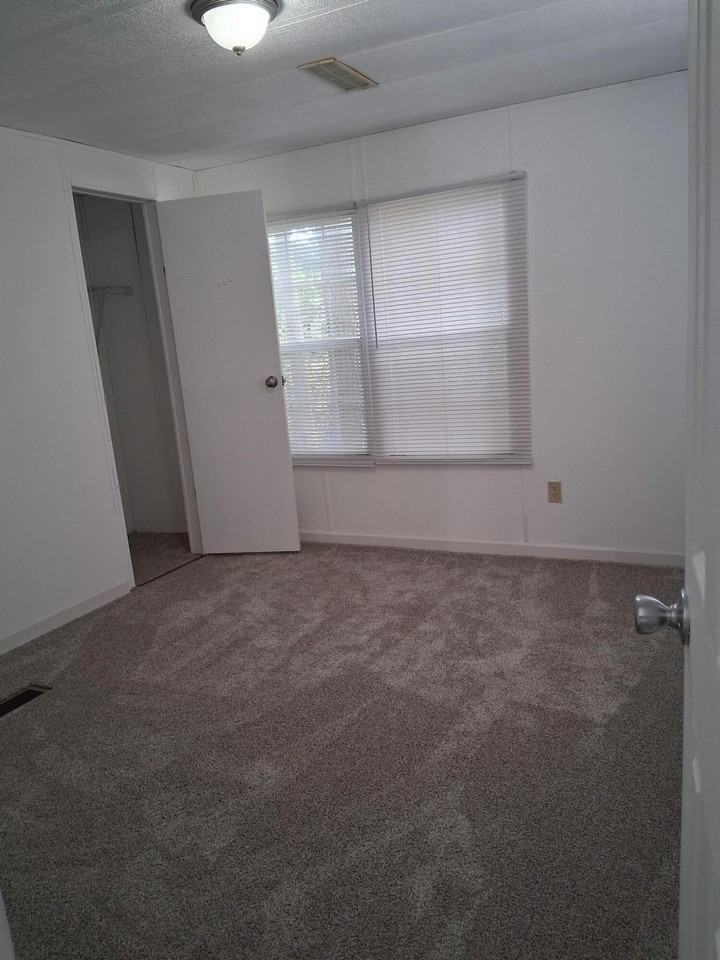 213 Enterprise St - Photo 6 of 13