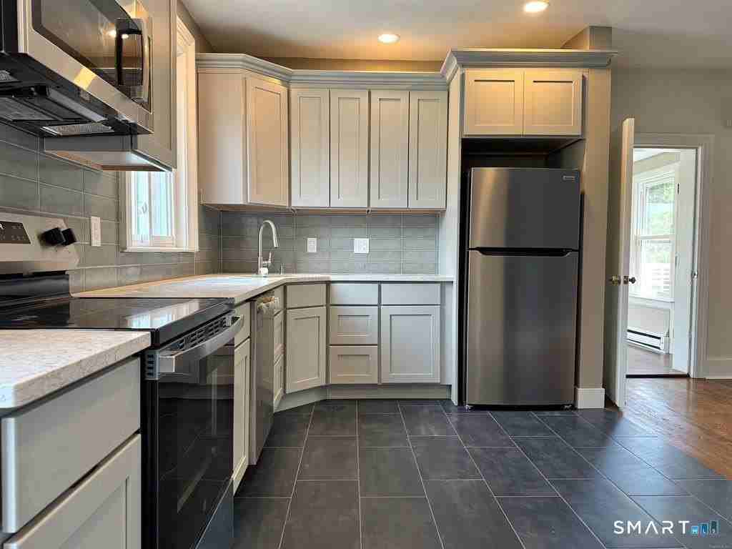 251 Edwards St #2 - Photo 2 of 18