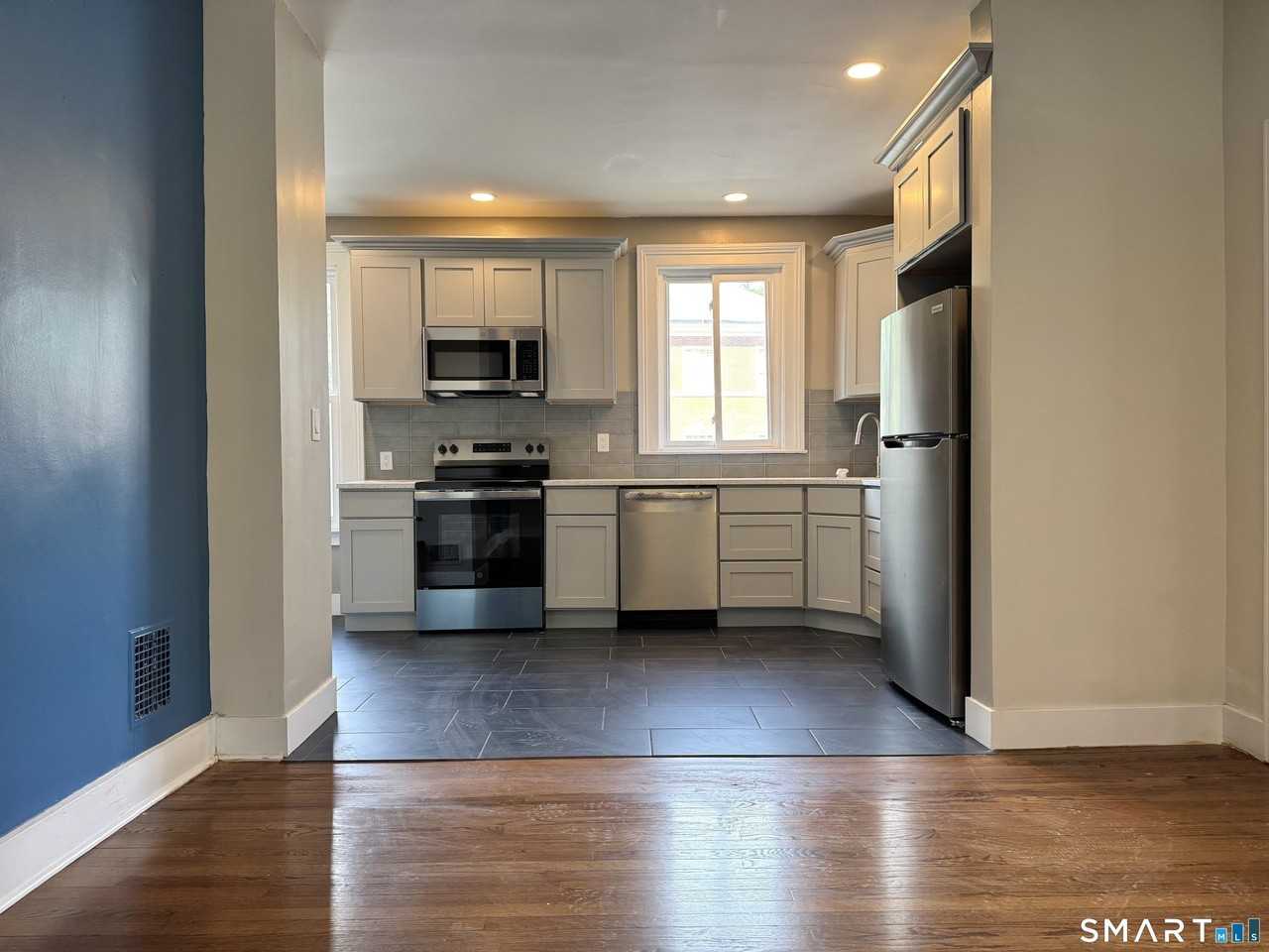 251 Edwards St #2 - Photo 3 of 18