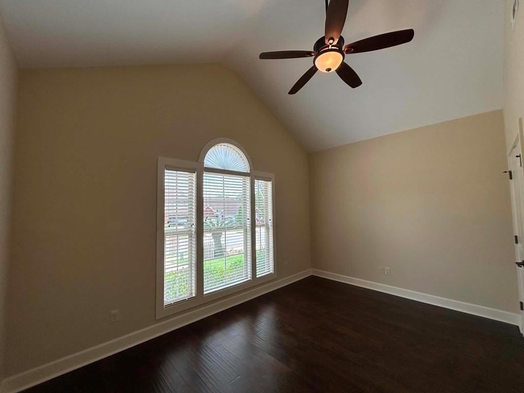 205 Princeton Dr - Photo 2 of 15