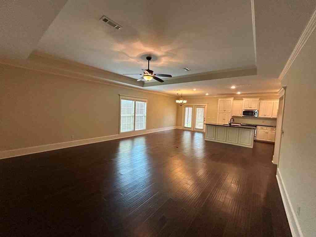 205 Princeton Dr - Photo 5 of 15