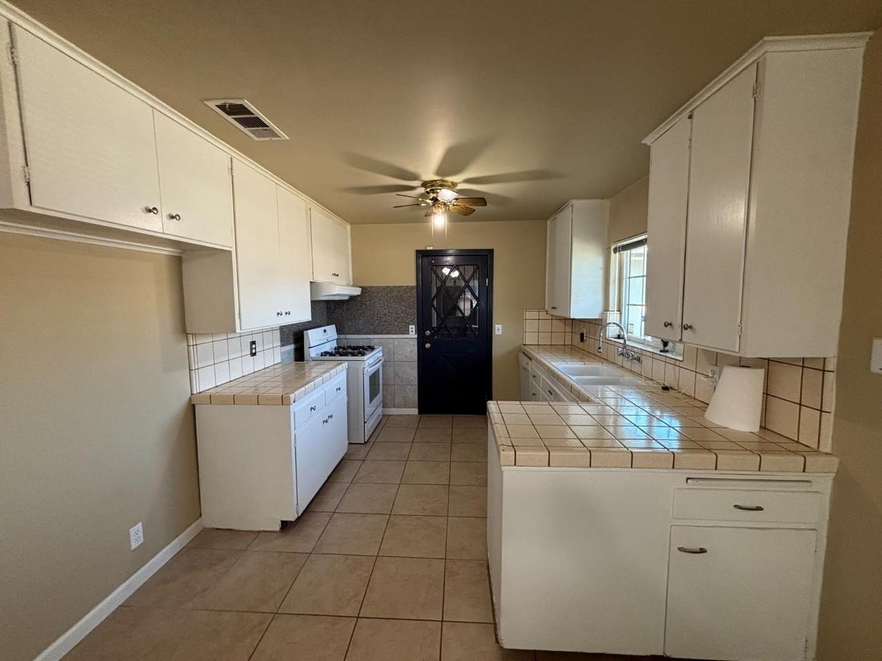 4125 Kenmore Dr S - Photo 3 of 25