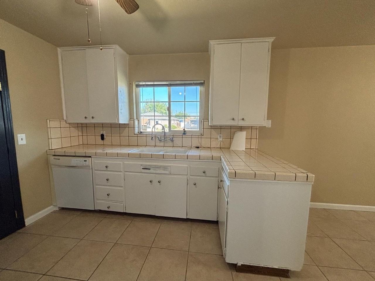 4125 Kenmore Dr S - Photo 4 of 25
