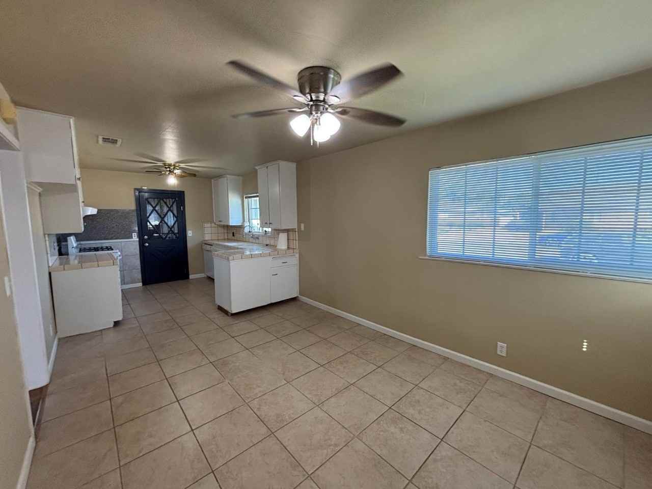 4125 Kenmore Dr S - Photo 5 of 25