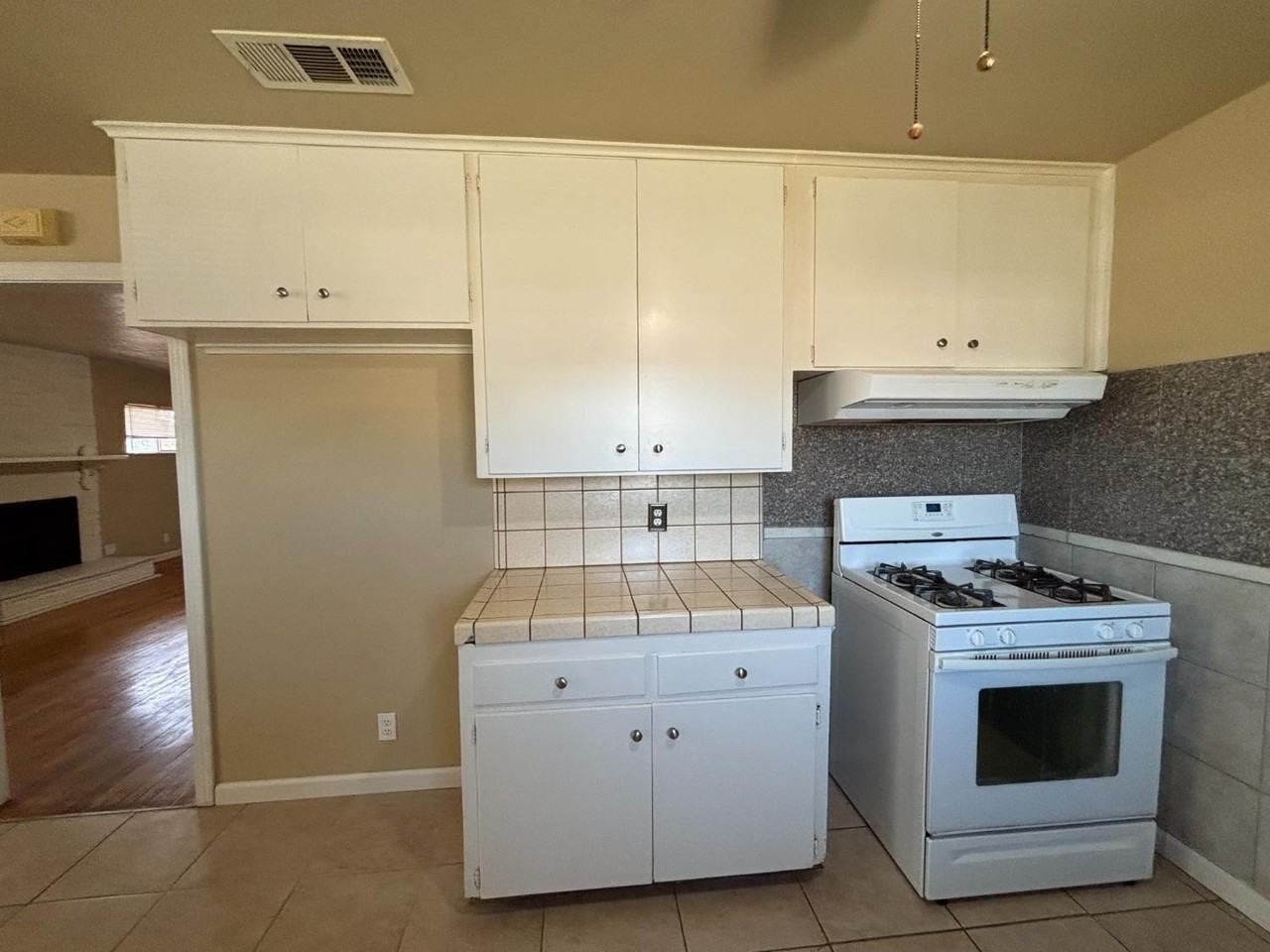 4125 Kenmore Dr S - Photo 6 of 25