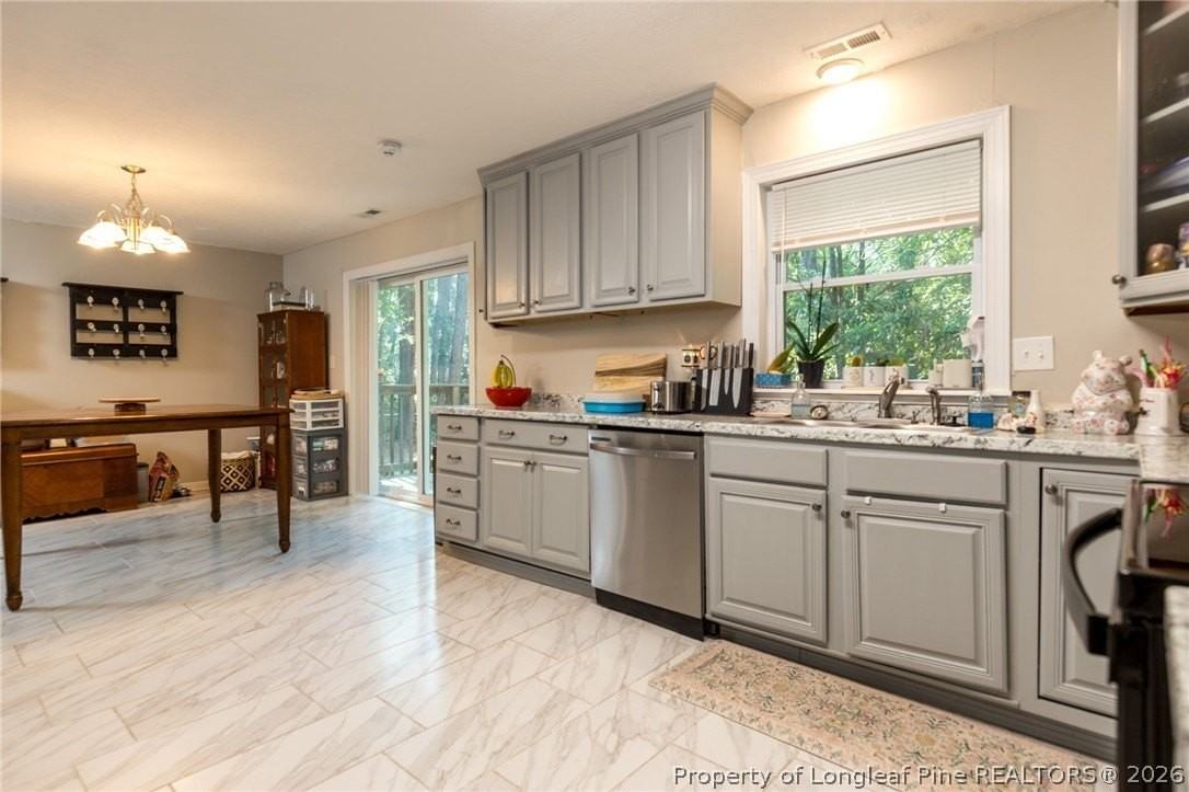 413 Langdon St - Photo 2 of 25