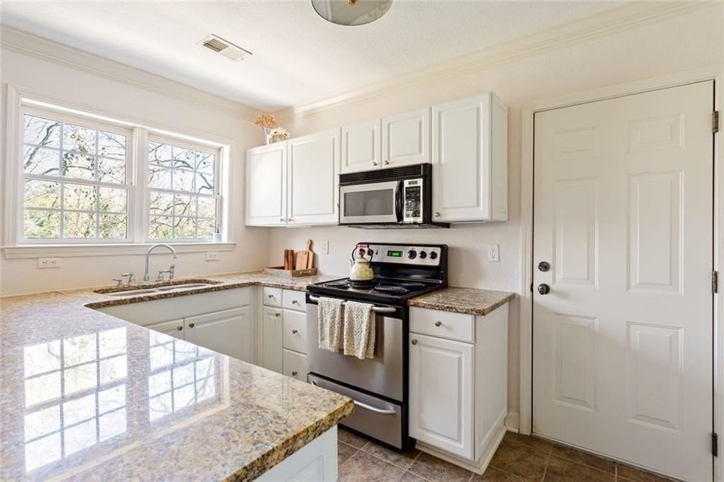 115 115 Peachtree Memorial C3 Drive #C3 - Photo 4 of 45