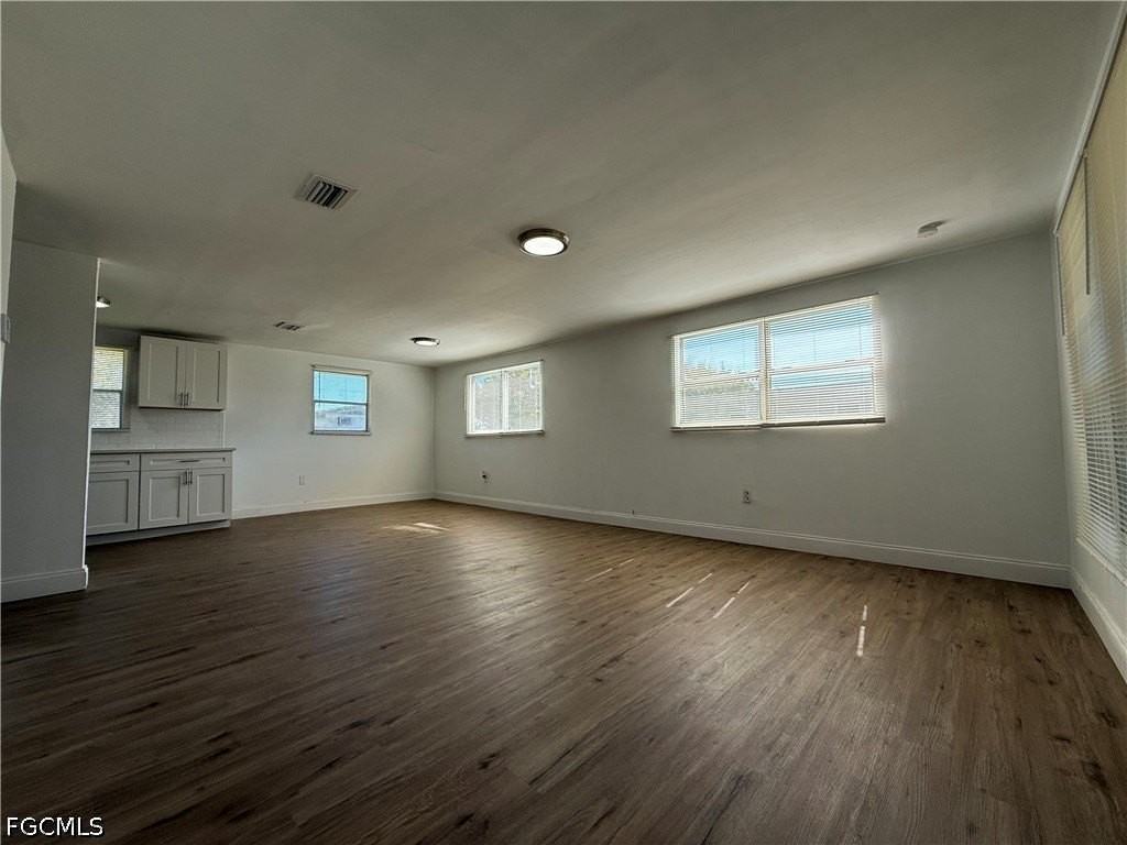 1154 Gamble St - Photo 2 of 16