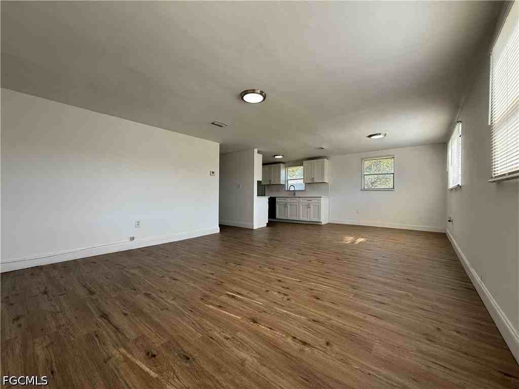1154 Gamble St - Photo 3 of 16
