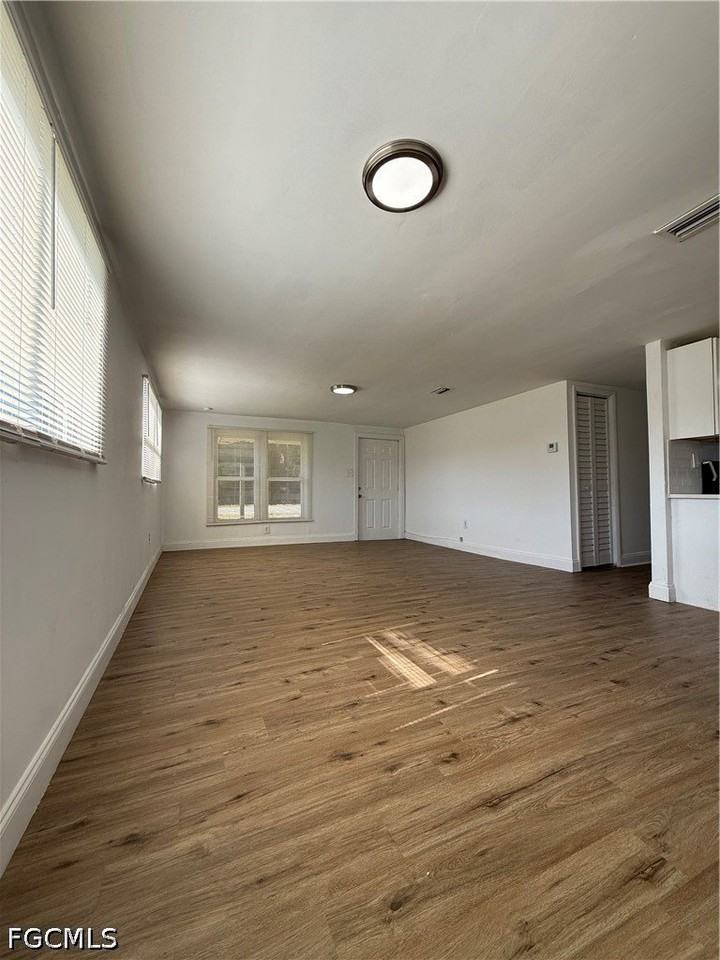 1154 Gamble St - Photo 4 of 16