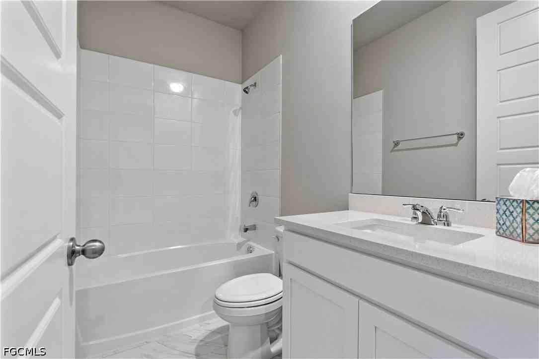 16420 Seven Lakes Ave - Photo 5 of 48