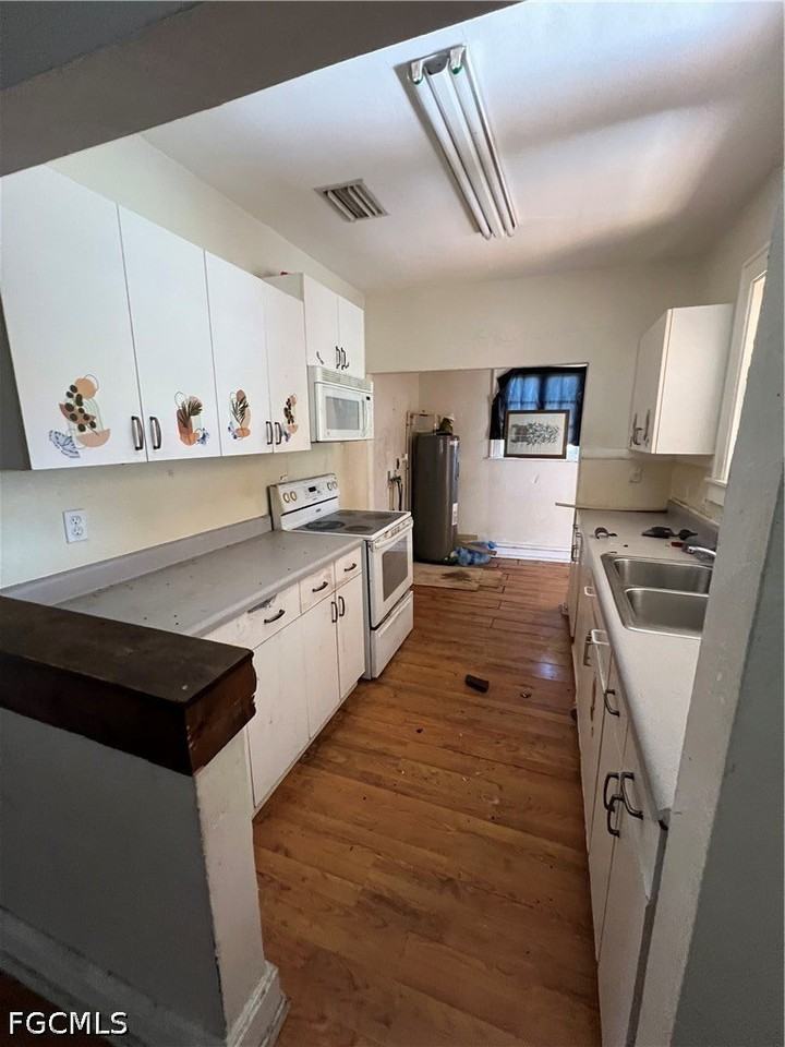 3835 Lake St - Photo 2 of 11