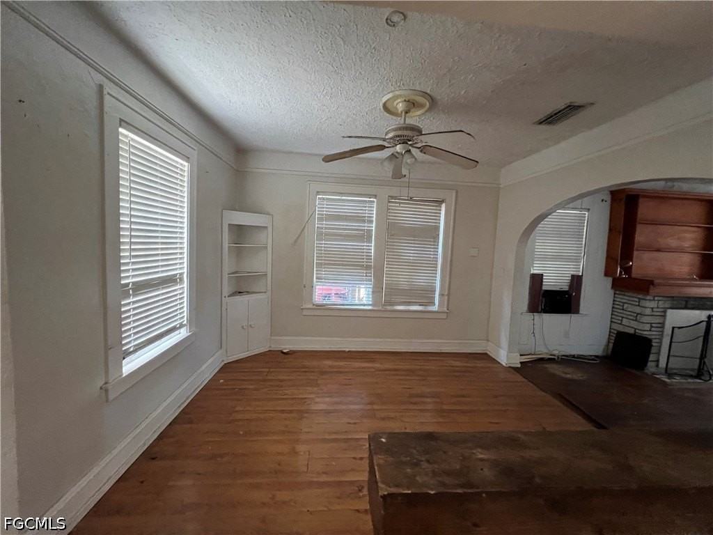 3835 Lake St - Photo 3 of 11