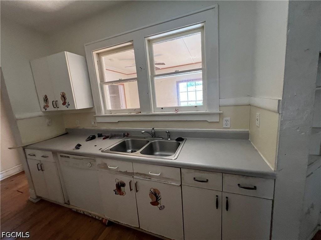 3835 Lake St - Photo 5 of 11