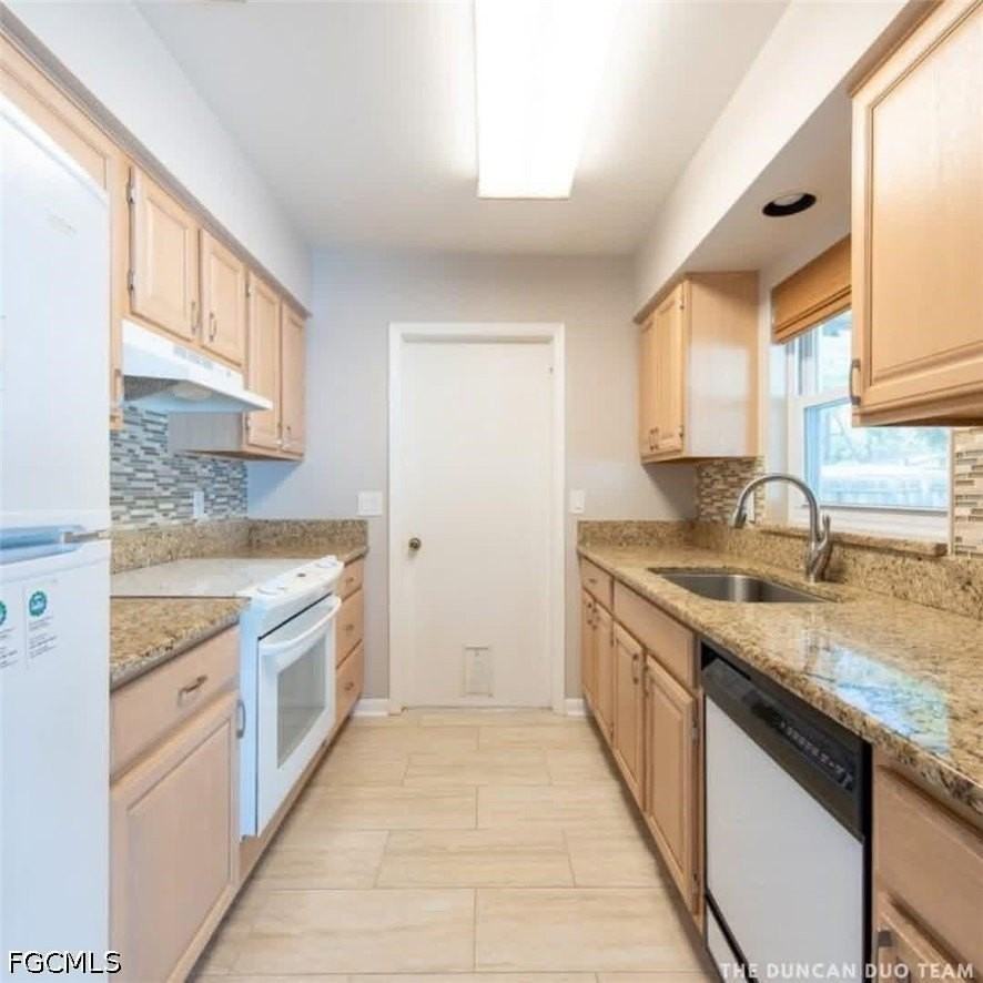 6818 Robinswood Ln - Photo 3 of 9