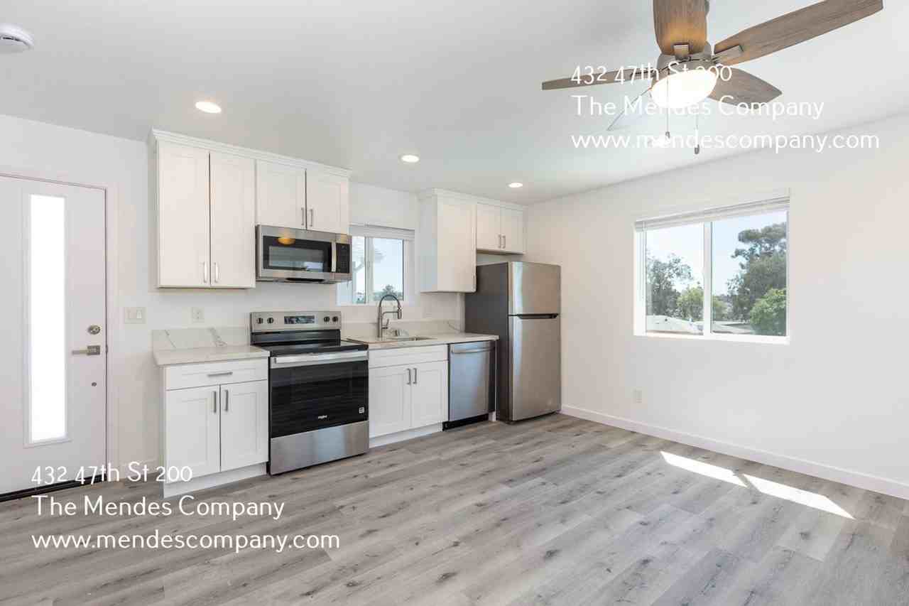 432 47th St #200 - Photo 3 of 7