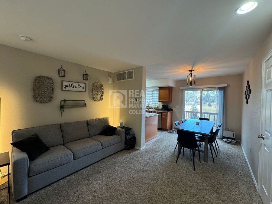 1615 S Chester Ct - Photo 4 of 27
