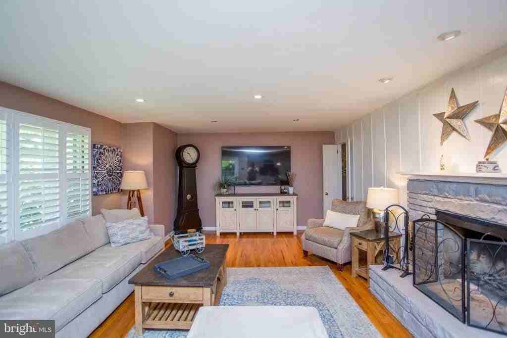 67 Townview Dr - Photo 5 of 41