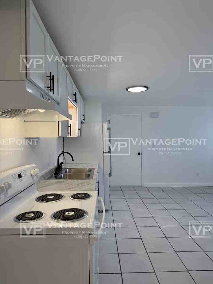 1920 Division St #4 - Photo 6 of 11