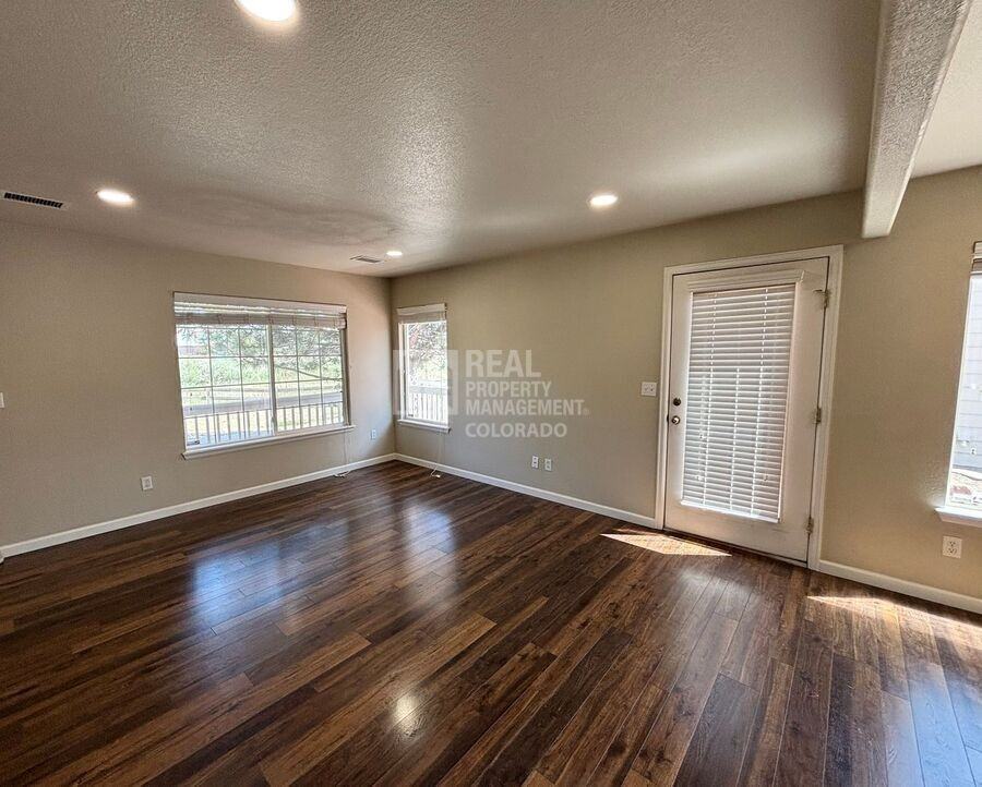 4554 Perth St - Photo 2 of 14