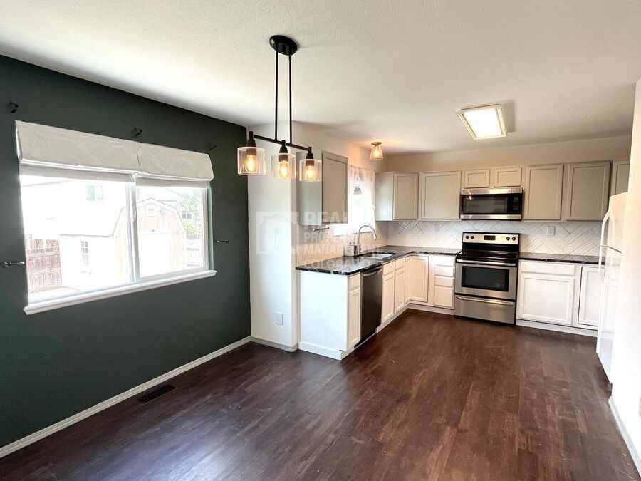8120 Postrock Dr - Photo 3 of 17