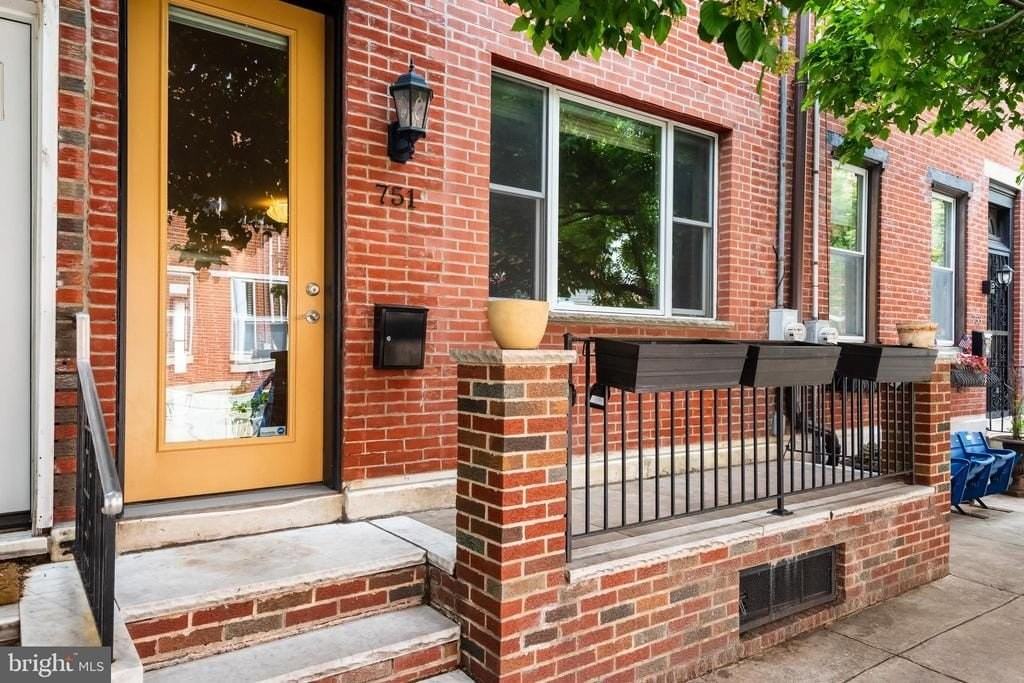 751 S Marvine St - Photo 3 of 50