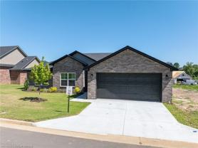 1020 Hunter Dr - Photo 1 of 1
