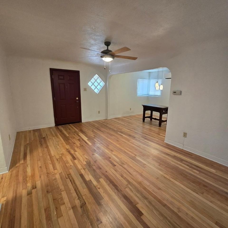 214 Wellesley Dr Se - Photo 4 of 22
