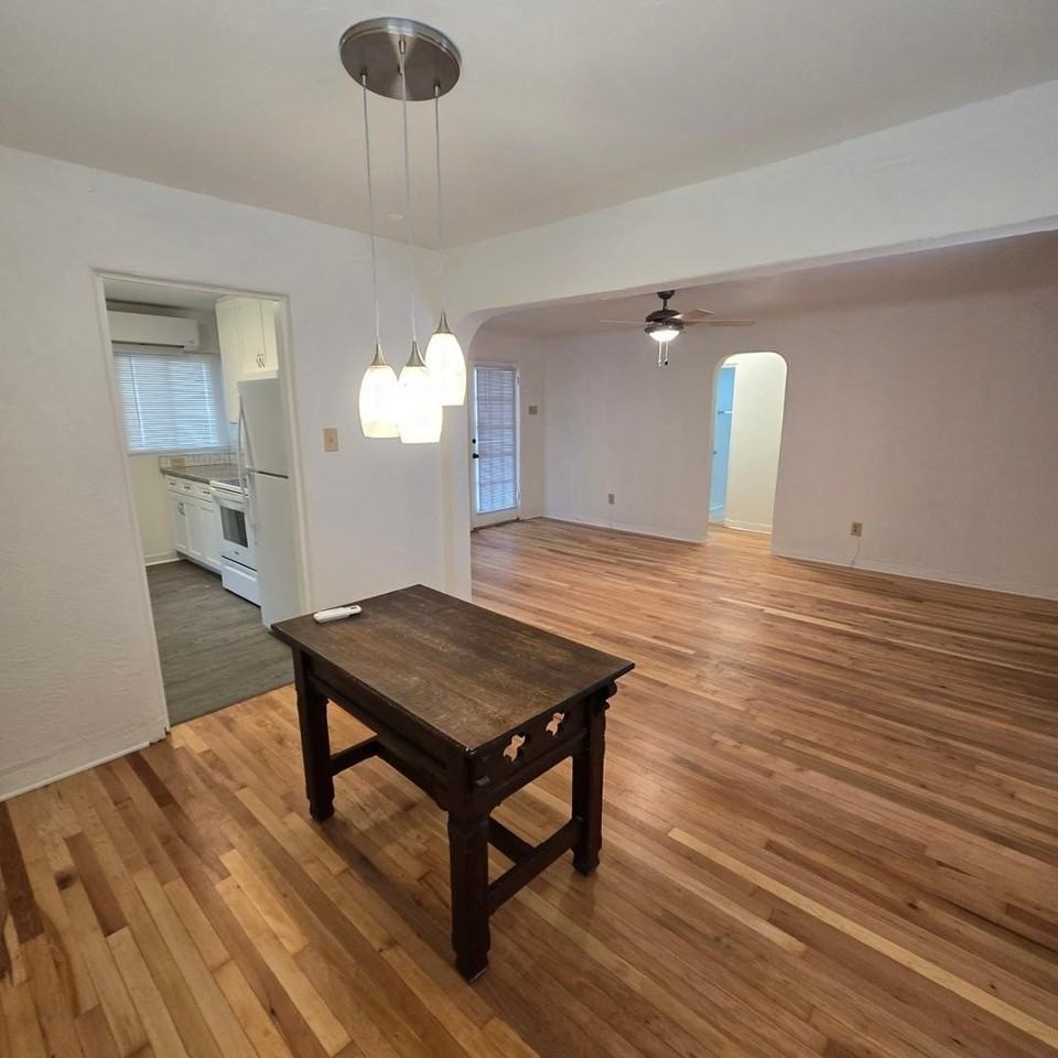 214 Wellesley Dr Se - Photo 5 of 22