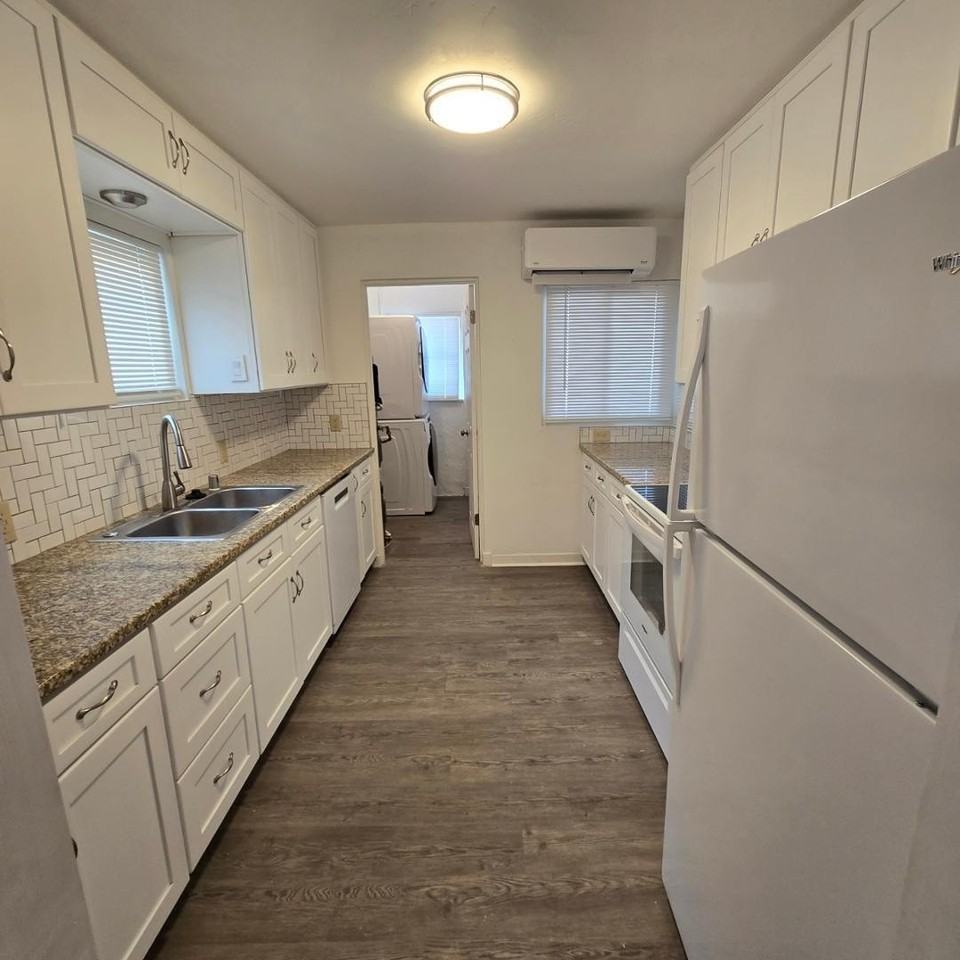 214 Wellesley Dr Se - Photo 6 of 22