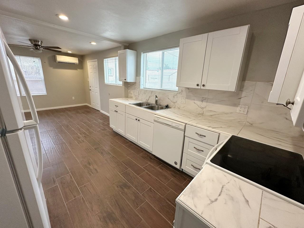 907 Stover Ave Sw #B - Photo 2 of 10