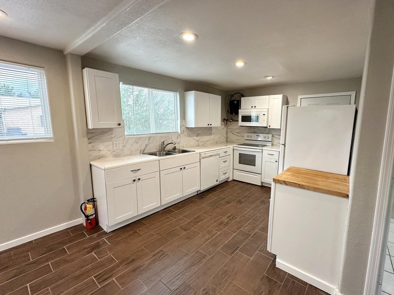 907 Stover Ave Sw #B - Photo 3 of 10