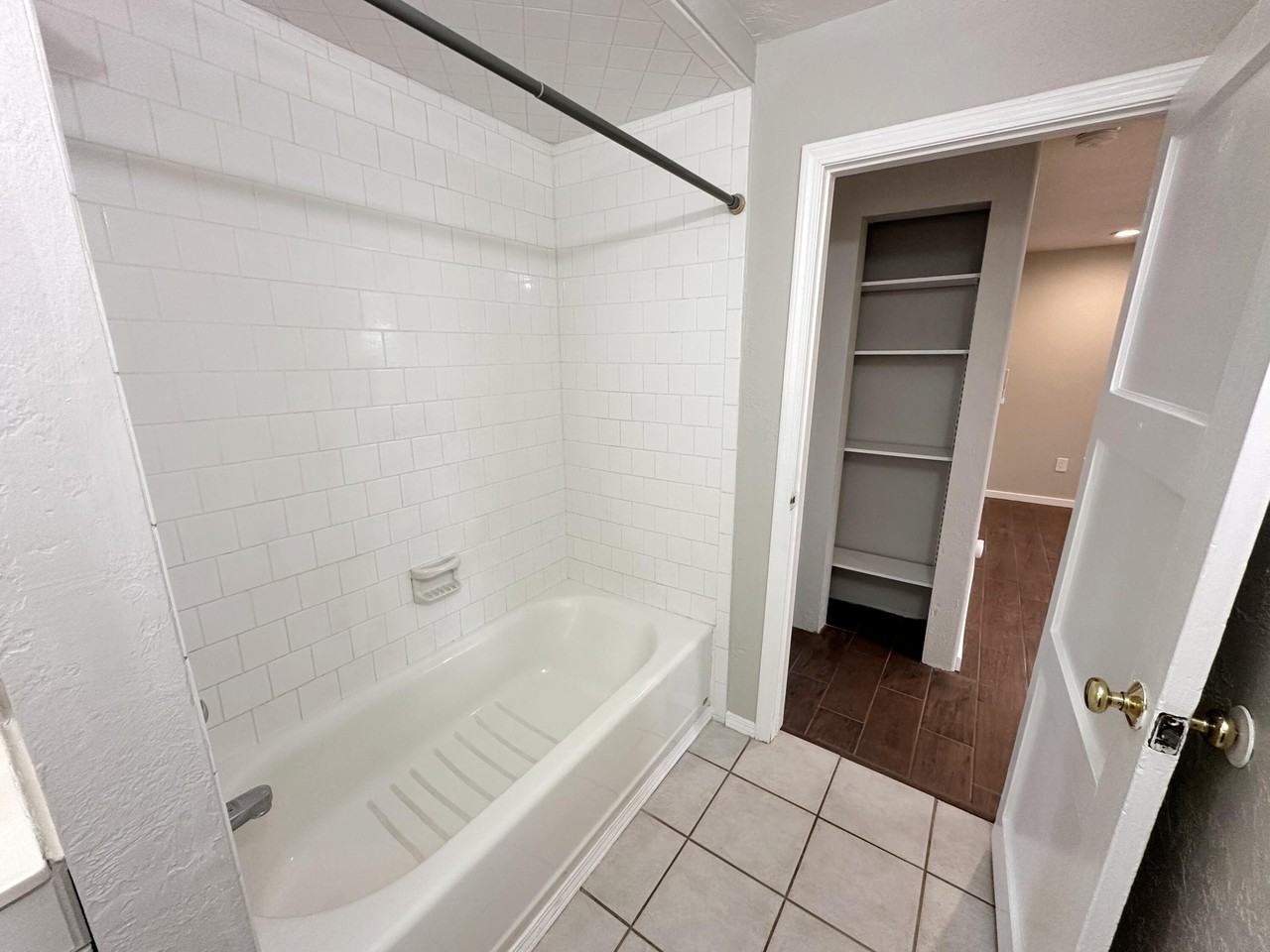 907 Stover Ave Sw #B - Photo 7 of 10