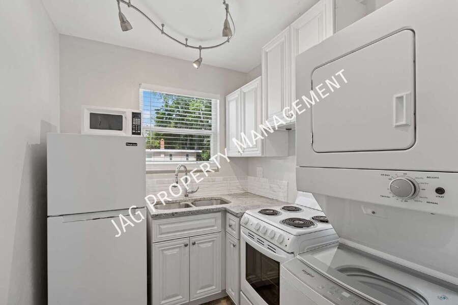 1123 Lasalle St - Photo 2 of 20